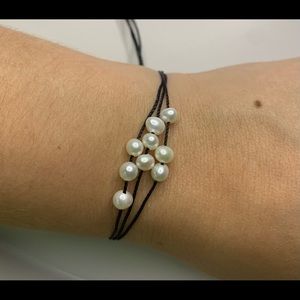 Pequeñas perlas en hilos 💗🤍